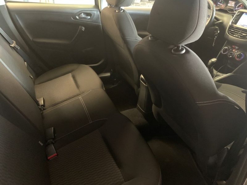 PEUGEOT 208 1.2 82ch Signature 5p 