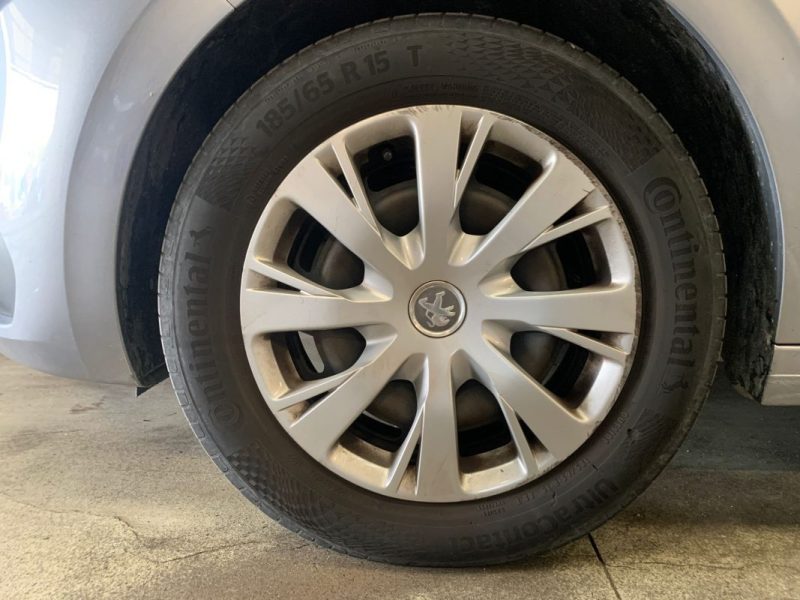 PEUGEOT 208 1.2 82ch Signature 5p 