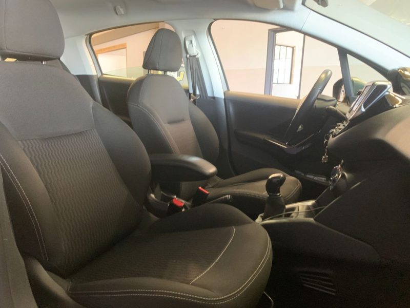 PEUGEOT 208 1.2 82ch Signature 5p 