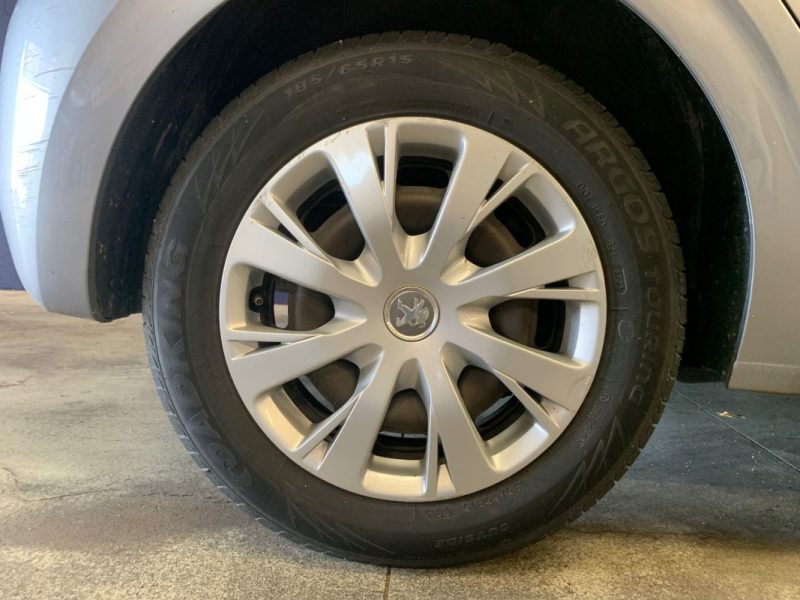 PEUGEOT 208 1.2 82ch Signature 5p 