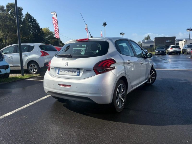 PEUGEOT 208 2017