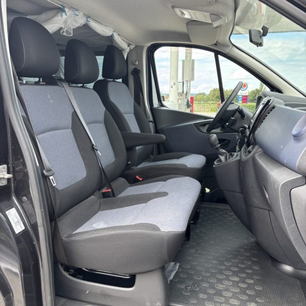 OPEL VIVARO  1.6 CDTI 120 CV 6 places ou aménagé , attelage , Système AD Blue changé et Garantie 2 a