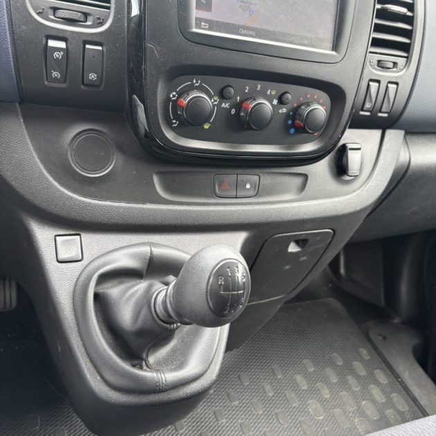 OPEL VIVARO  1.6 CDTI 120 CV 6 places ou aménagé , attelage , Système AD Blue changé et Garantie 2 a