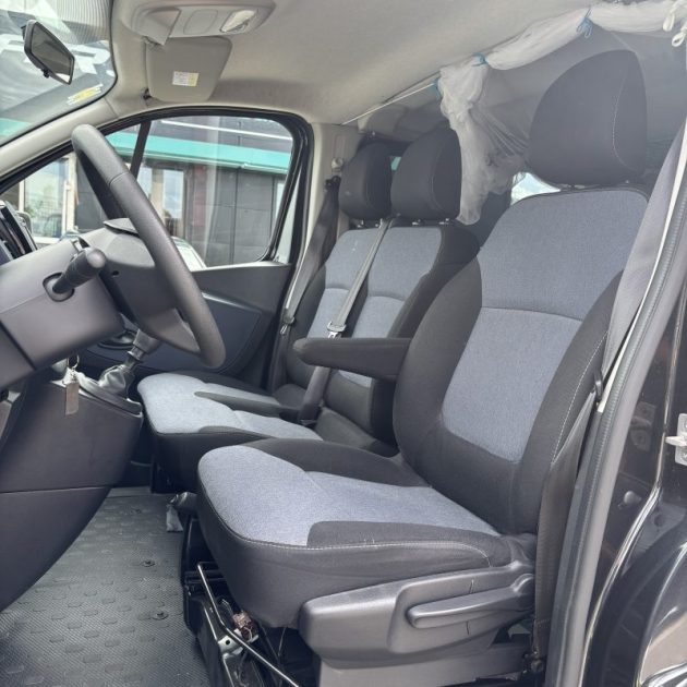 OPEL VIVARO  1.6 CDTI 120 CV 6 places ou aménagé , attelage , Système AD Blue changé et Garantie 2 a