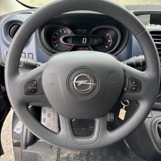OPEL VIVARO  1.6 CDTI 120 CV 6 places ou aménagé , attelage , Système AD Blue changé et Garantie 2 a