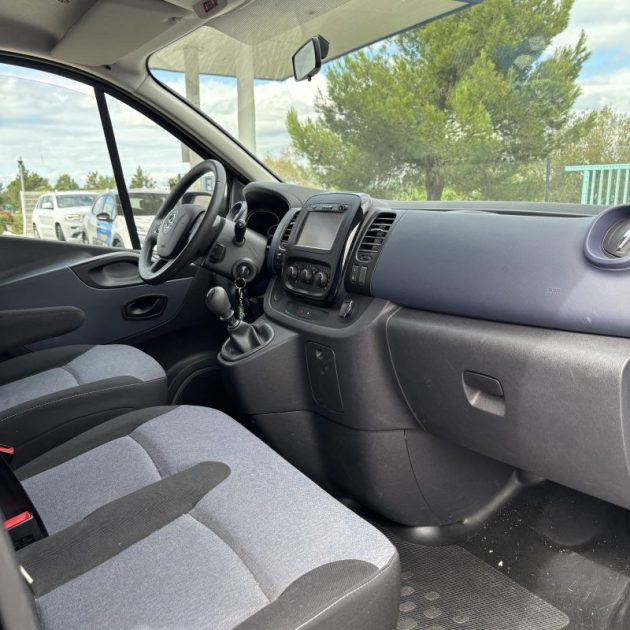 OPEL VIVARO  1.6 CDTI 120 CV 6 places ou aménagé , attelage , Système AD Blue changé et Garantie 2 a