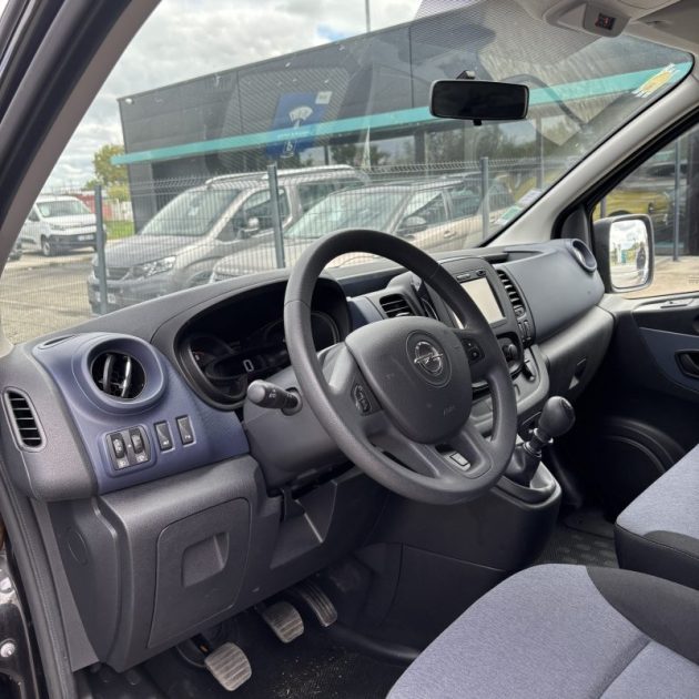 OPEL VIVARO  1.6 CDTI 120 CV 6 places ou aménagé , attelage , Système AD Blue changé et Garantie 2 a