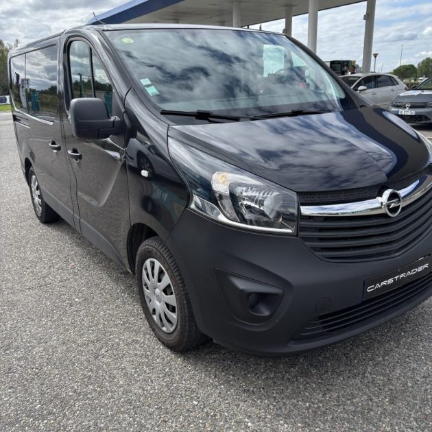 OPEL VIVARO  1.6 CDTI 120 CV 6 places ou aménagé , attelage , Système AD Blue changé et Garantie 2 a