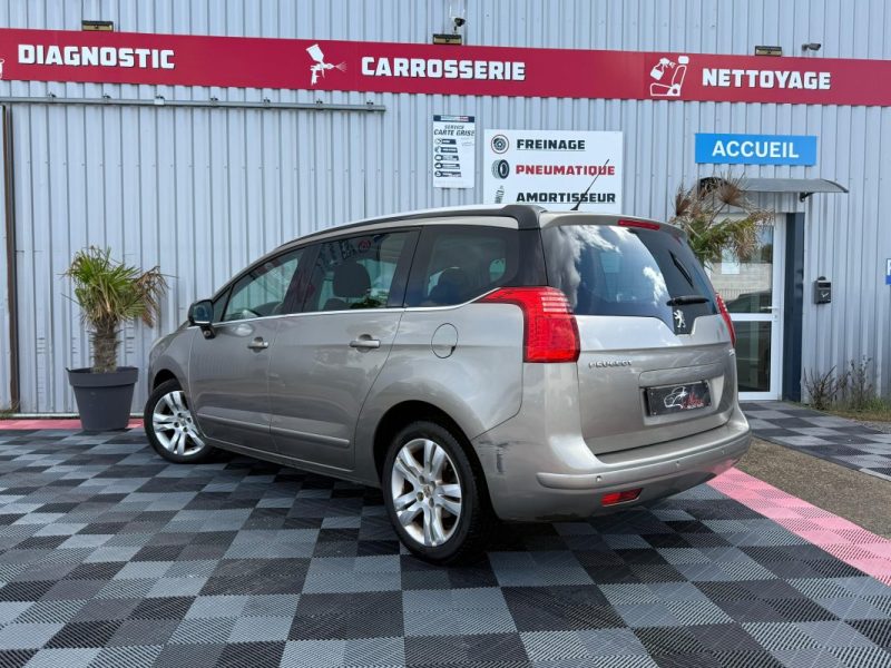 PEUGEOT 5008 1.6 HDi112 FAP Confort Pack GARANTIE 12 MOIS