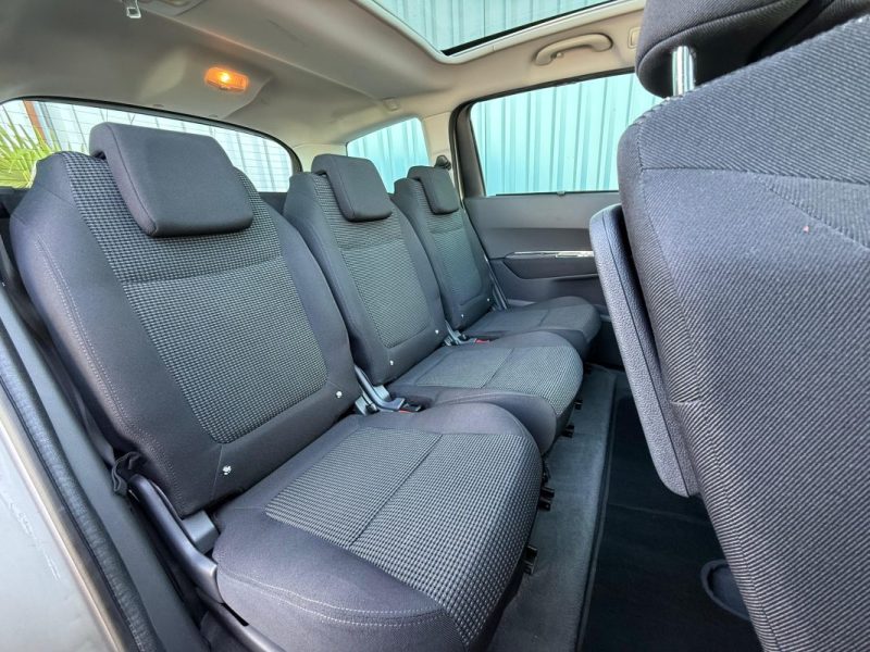 PEUGEOT 5008 1.6 HDi112 FAP Confort Pack GARANTIE 12 MOIS