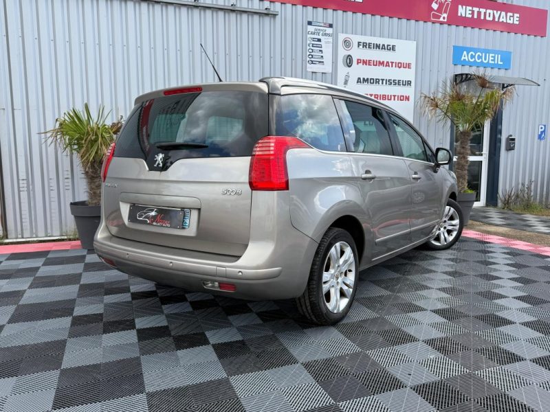 PEUGEOT 5008 1.6 HDi112 FAP Confort Pack GARANTIE 12 MOIS