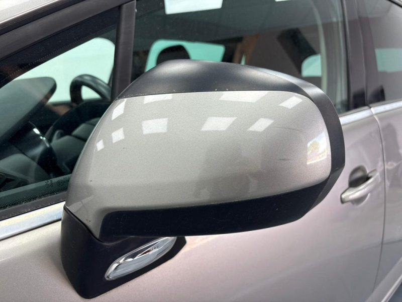 PEUGEOT 5008 1.6 HDi112 FAP Confort Pack