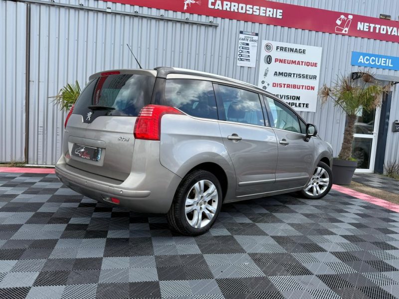 PEUGEOT 5008 1.6 HDi112 FAP Confort Pack GARANTIE 12 MOIS