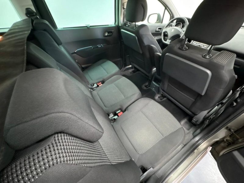 PEUGEOT 5008 1.6 HDi112 FAP Confort Pack