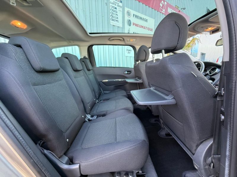 PEUGEOT 5008 1.6 HDi112 FAP Confort Pack GARANTIE 12 MOIS