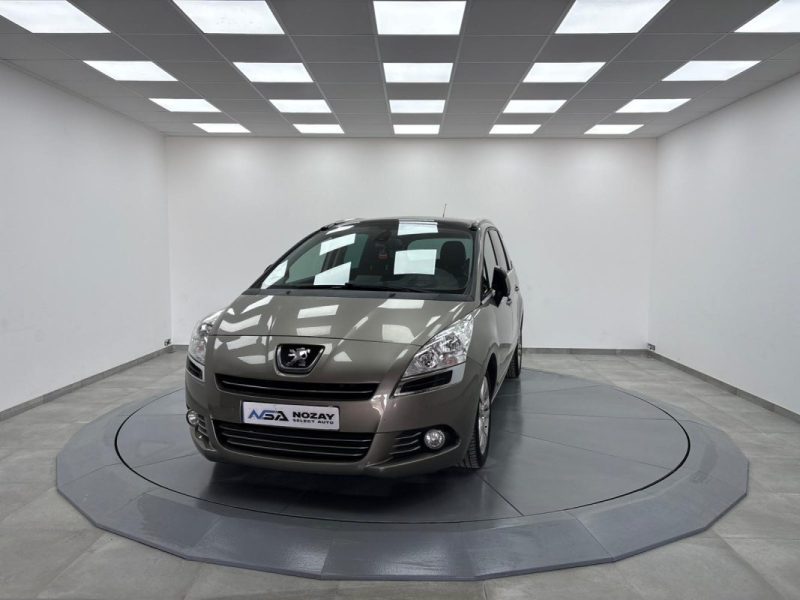 PEUGEOT 5008 1.6 HDi112 FAP Confort Pack