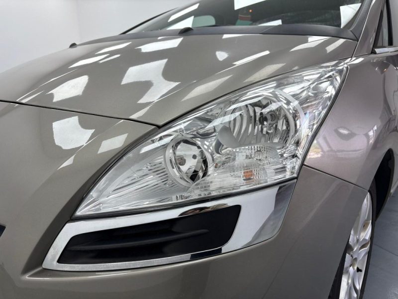 PEUGEOT 5008 1.6 HDi112 FAP Confort Pack