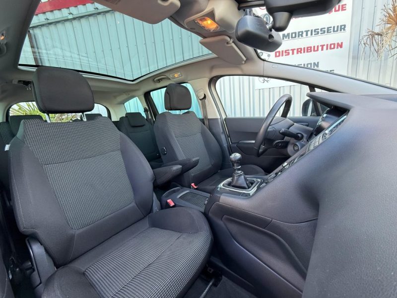 PEUGEOT 5008 1.6 HDi112 FAP Confort Pack GARANTIE 12 MOIS