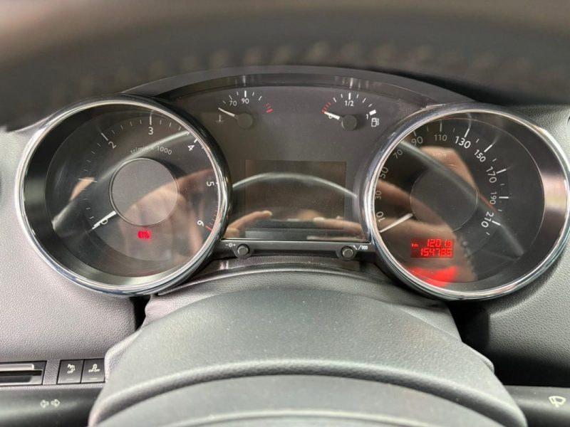 PEUGEOT 5008 1.6 HDi112 FAP Confort Pack