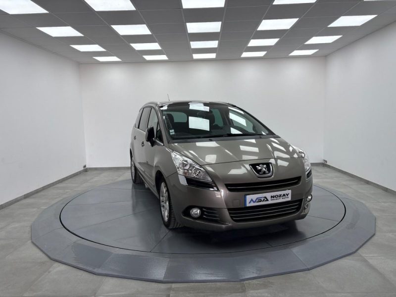 PEUGEOT 5008 1.6 HDi112 FAP Confort Pack