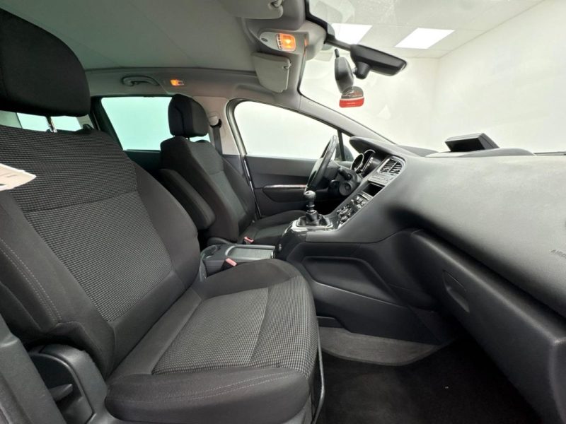 PEUGEOT 5008 1.6 HDi112 FAP Confort Pack