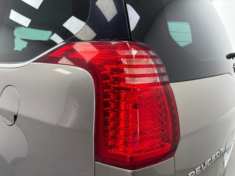 PEUGEOT 5008 1.6 HDi112 FAP Confort Pack