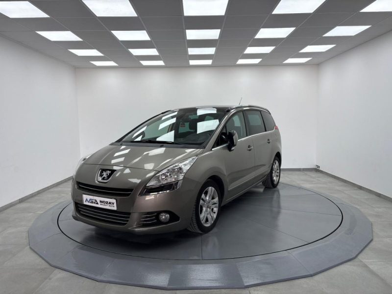 PEUGEOT 5008 1.6 HDi112 FAP Confort Pack