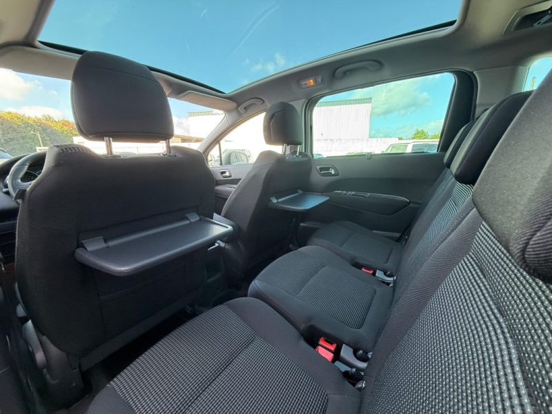 PEUGEOT 5008 1.6 HDi112 FAP Confort Pack GARANTIE 12 MOIS