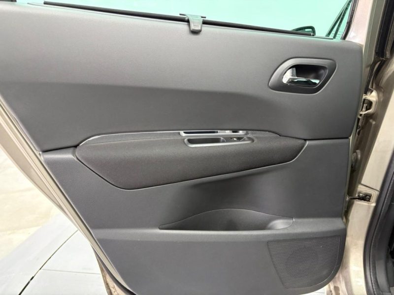 PEUGEOT 5008 1.6 HDi112 FAP Confort Pack