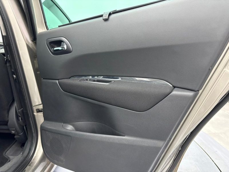 PEUGEOT 5008 1.6 HDi112 FAP Confort Pack