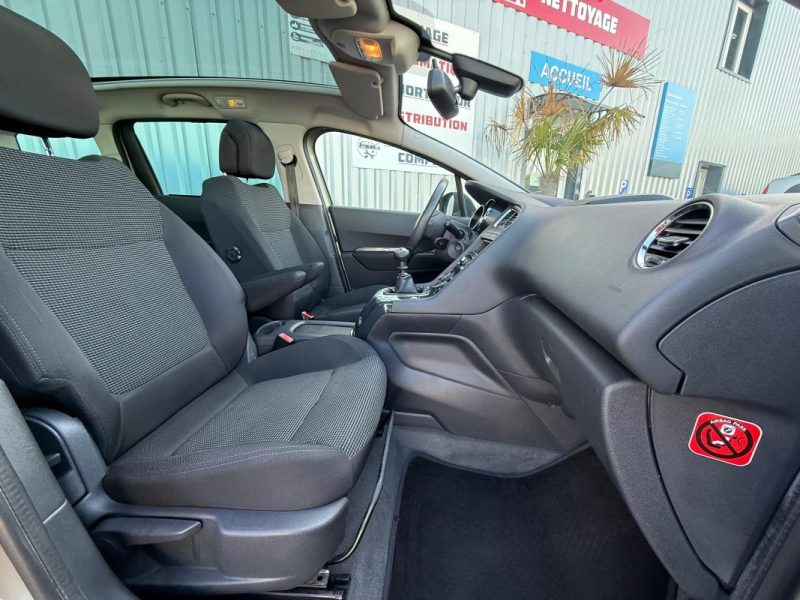 PEUGEOT 5008 1.6 HDi112 FAP Confort Pack GARANTIE 12 MOIS