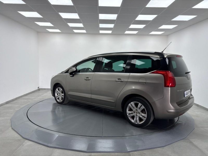 PEUGEOT 5008 1.6 HDi112 FAP Confort Pack