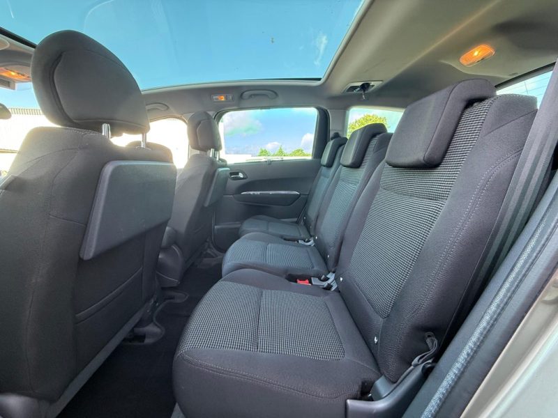 PEUGEOT 5008 1.6 HDi112 FAP Confort Pack GARANTIE 12 MOIS