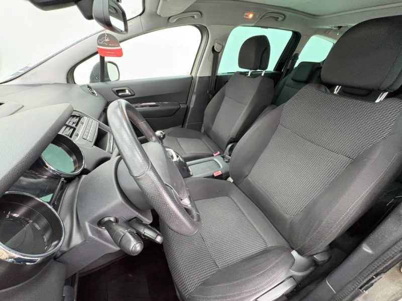 PEUGEOT 5008 1.6 HDi112 FAP Confort Pack