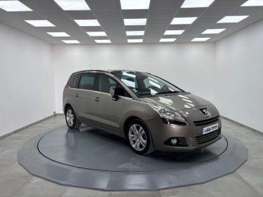 PEUGEOT 5008 1.6 HDi112 FAP Confort Pack