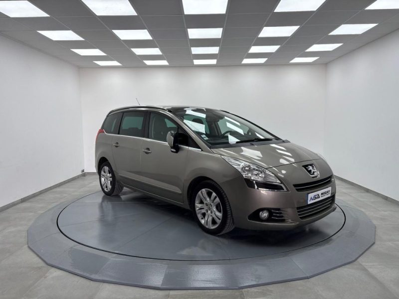 PEUGEOT 5008 1.6 HDi112 FAP Confort Pack