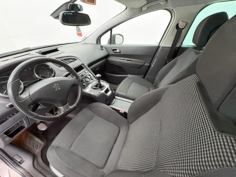 PEUGEOT 5008 1.6 HDi112 FAP Confort Pack