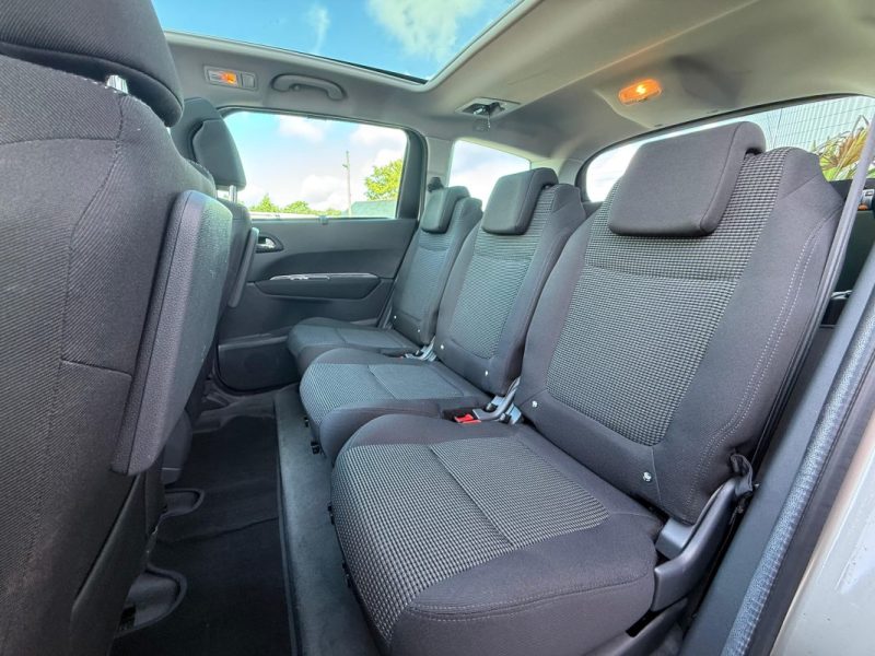 PEUGEOT 5008 1.6 HDi112 FAP Confort Pack GARANTIE 12 MOIS