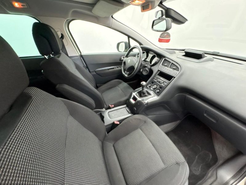 PEUGEOT 5008 1.6 HDi112 FAP Confort Pack