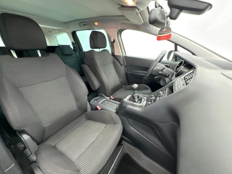 PEUGEOT 5008 1.6 HDi112 FAP Confort Pack