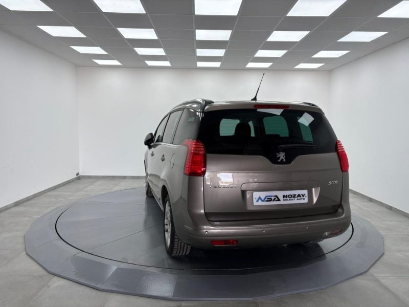 PEUGEOT 5008 1.6 HDi112 FAP Confort Pack
