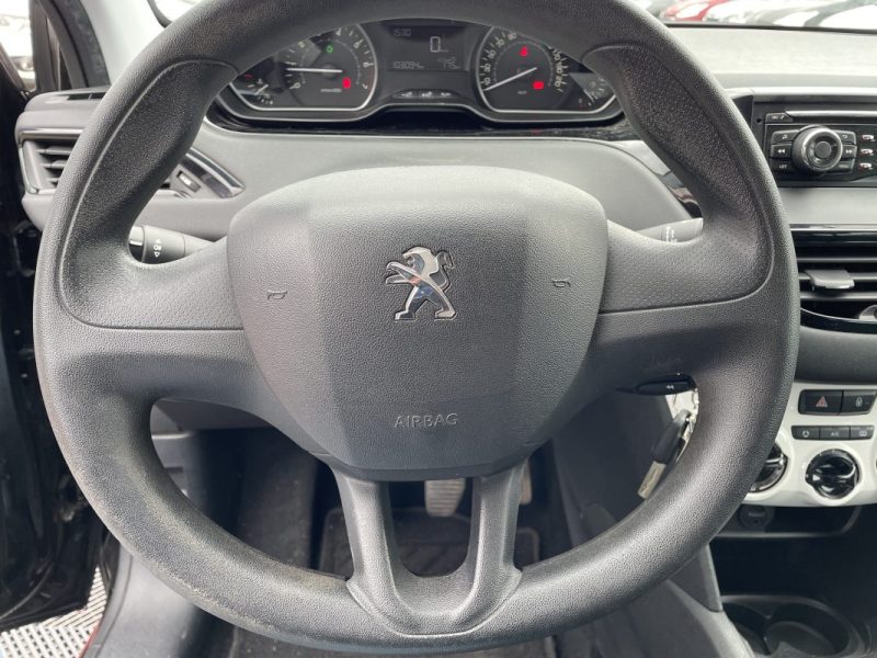 PEUGEOT 208 2015