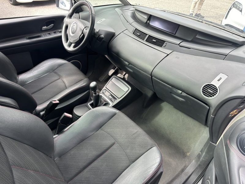 RENAULT ESPACE IV 2.0DCI 150CV 7 Places 