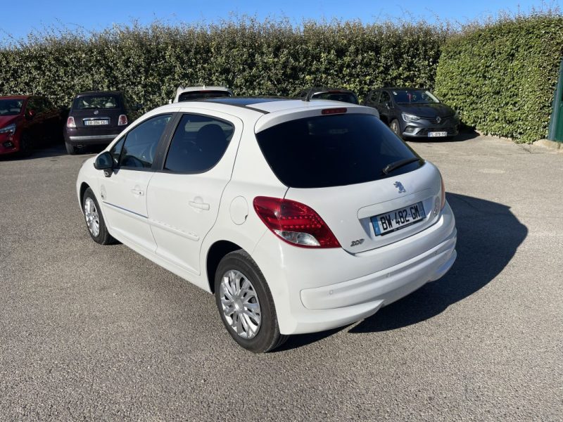 PEUGEOT 207 2011