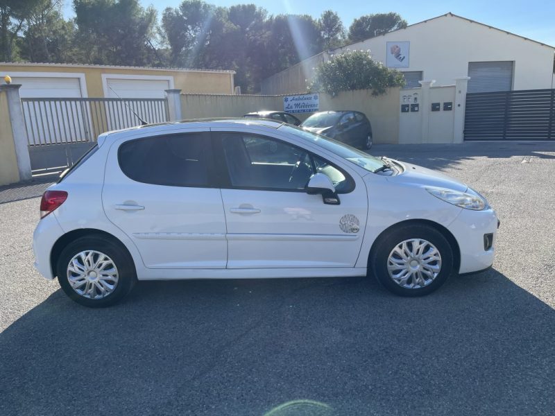 PEUGEOT 207 2011