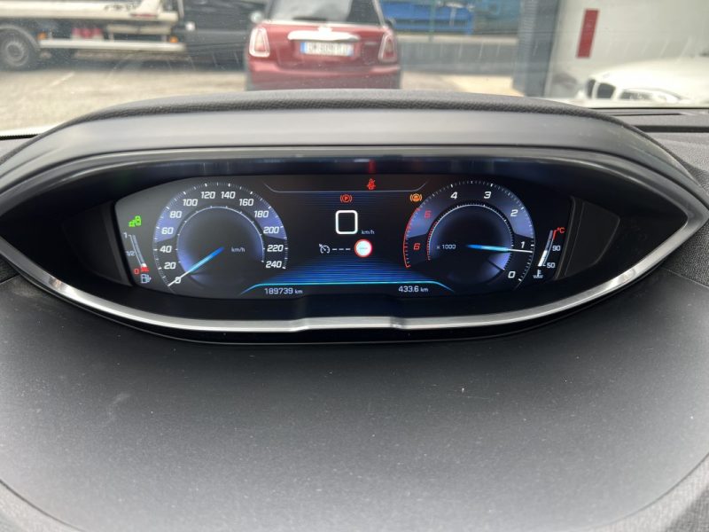 PEUGEOT 3008 1.6 BlueHDi 120ch ALLURE - ENTRETIEN COMPLET