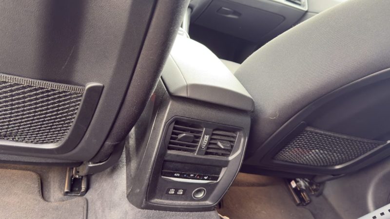 B.M.W. SERIE 3 318d 150ch Lounge020