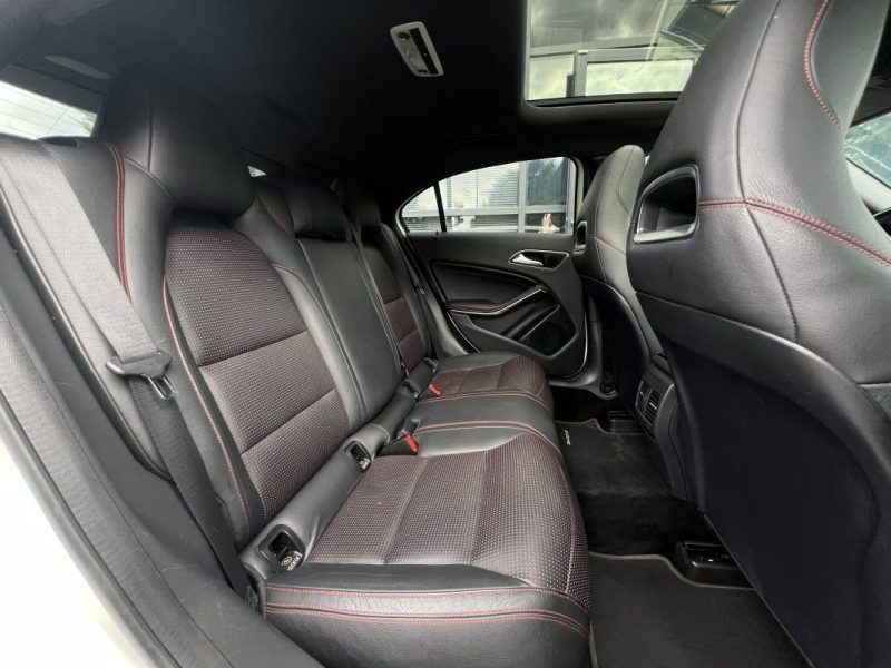 MERCEDES CLASSE A III FASCINATION 180 1.6i 122 Cv 1ERE MAIN BOITE AUTO CUIR TOIT OUVRANT Garantie1an