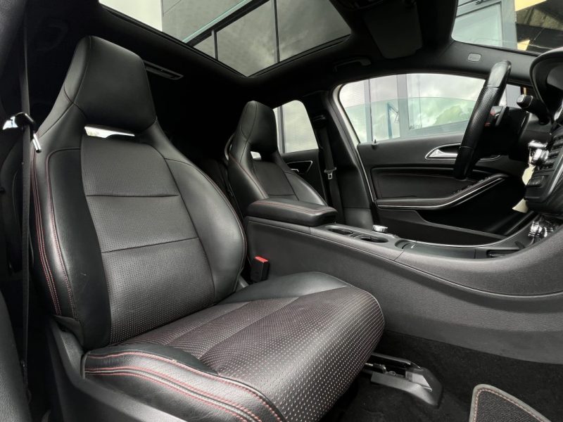 MERCEDES CLASSE A III FASCINATION 180 1.6i 122 Cv 1ERE MAIN BOITE AUTO CUIR TOIT OUVRANT Garantie1an