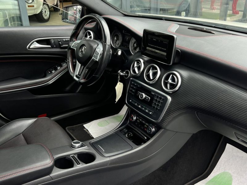 MERCEDES CLASSE A III FASCINATION 180 1.6i 122 Cv 1ERE MAIN BOITE AUTO CUIR TOIT OUVRANT Garantie1an